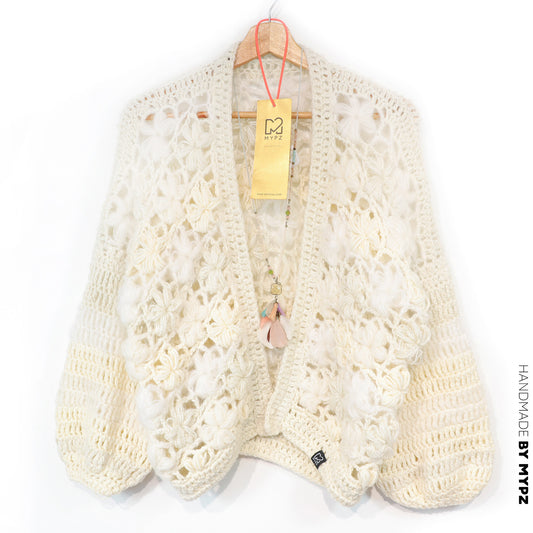 Häkelset - MYPZ kurzer Bomber-Cardigan Wildflower Off White (ENG-DE-NL-ES-FR-IT-DA-SV-NO)